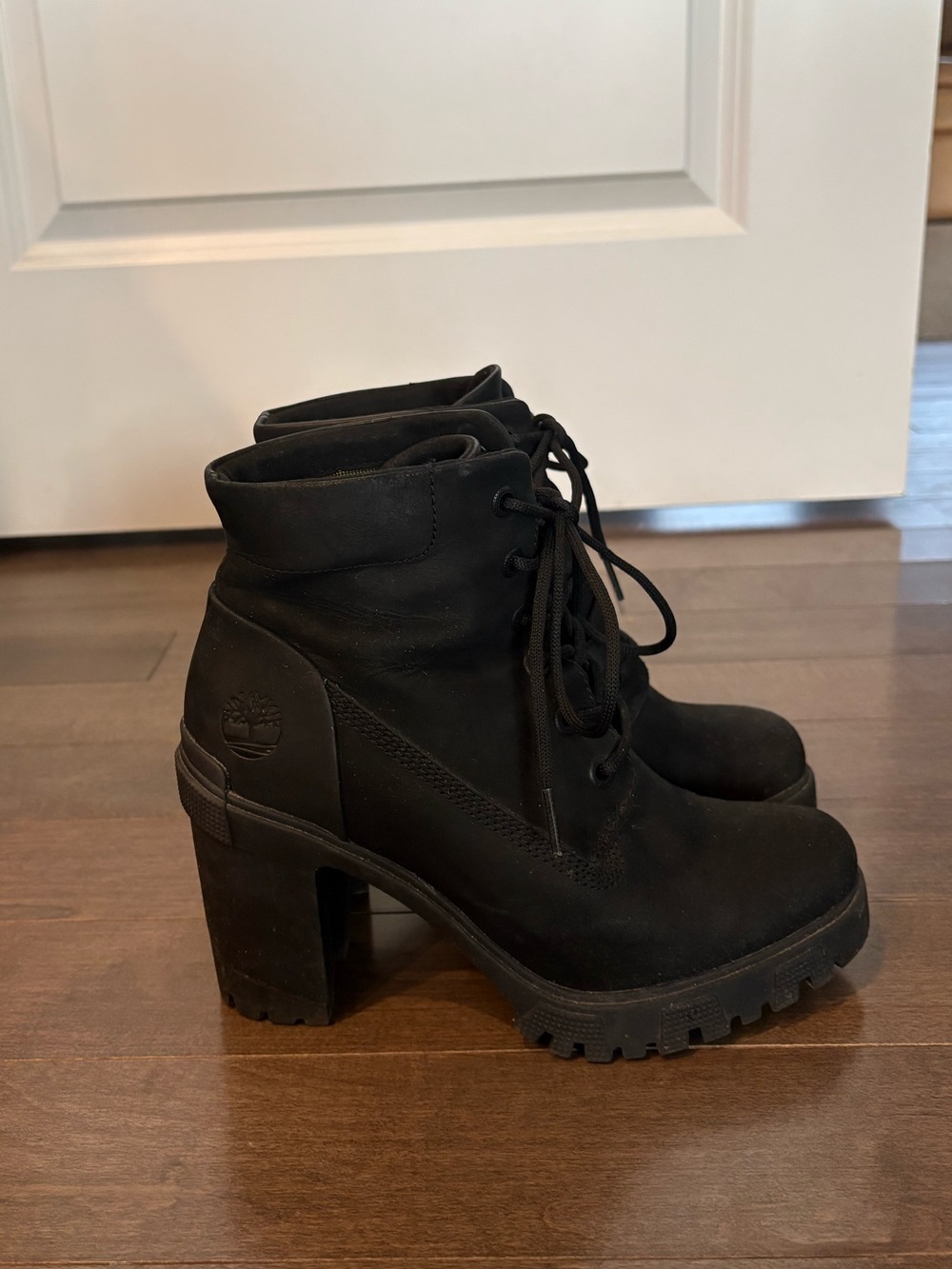 Black Lace-Up Timberland Ankle Boots size 7.5
